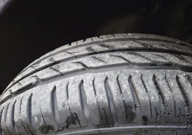 VOLKSWAGEN Touran 1.6 Basis