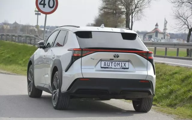 TOYOTA BZ4X 71.4kWh Prestige