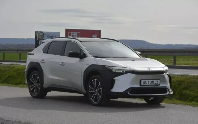 TOYOTA BZ4X 71.4kWh Prestige