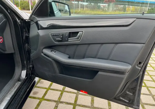 MERCEDES-BENZ Klasa E 300 CDI BlueEff Avantgarde