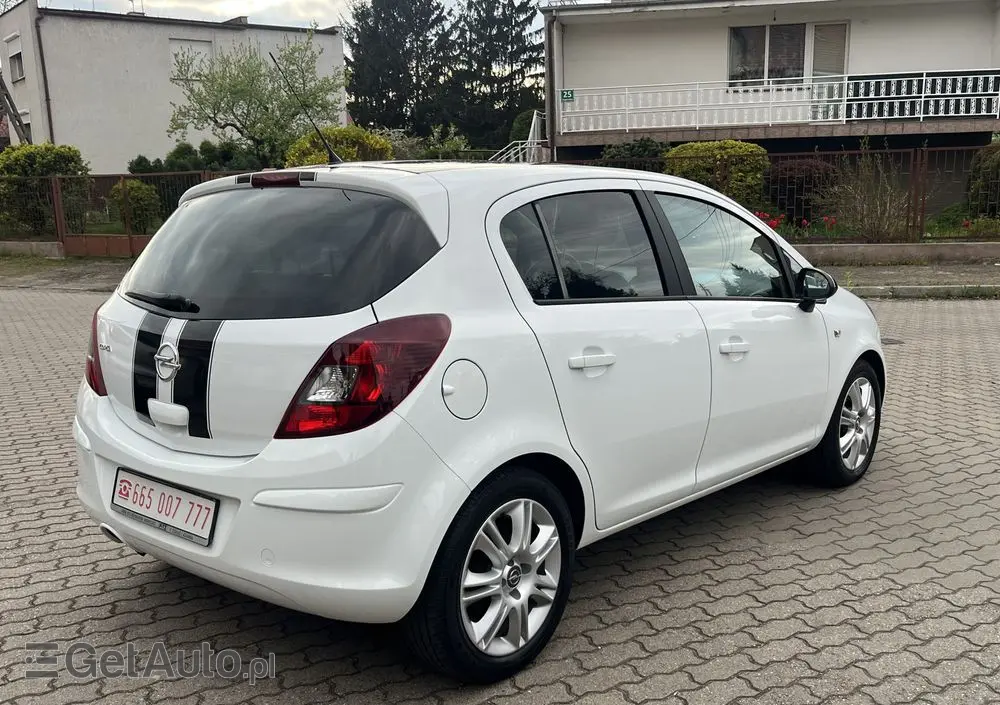 OPEL Corsa 1.2 16V Edition 150