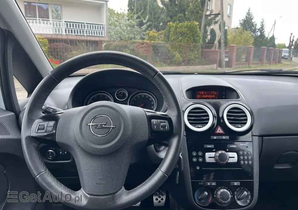 OPEL Corsa 1.2 16V Edition 150