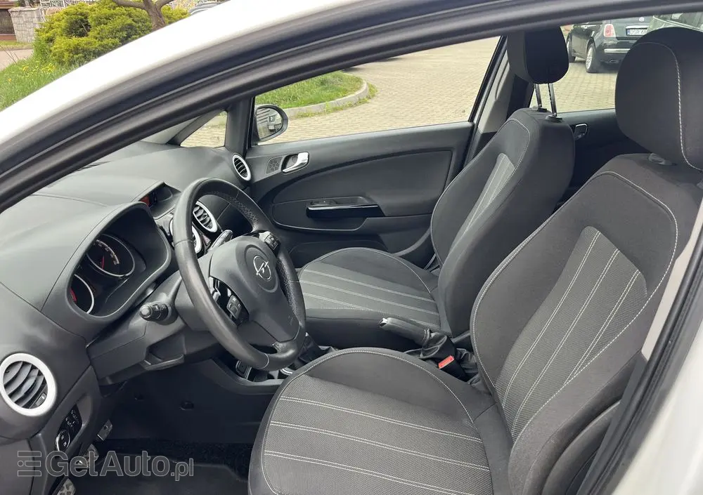 OPEL Corsa 1.2 16V Edition 150