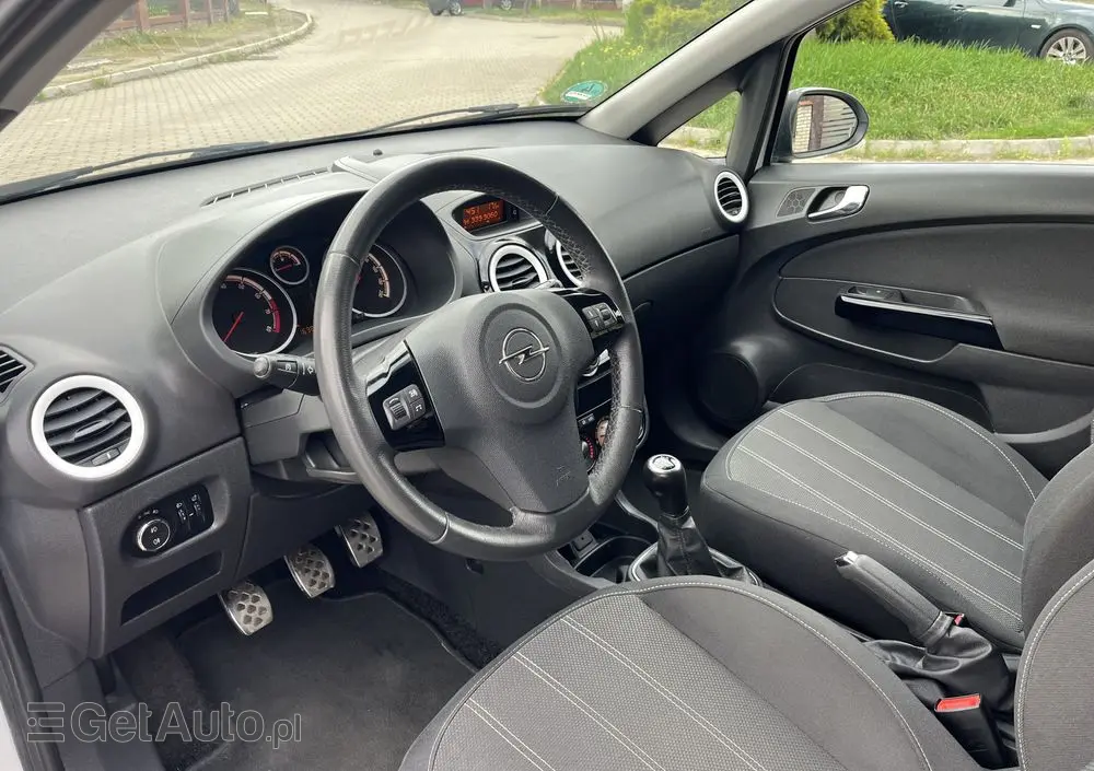 OPEL Corsa 1.2 16V Edition 150