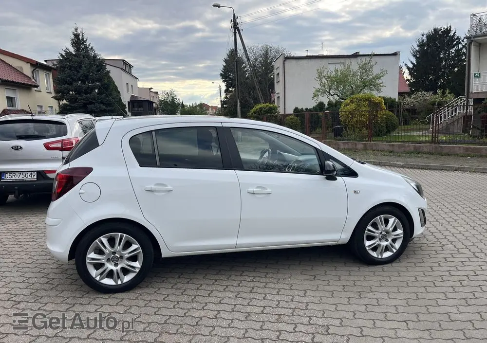 OPEL Corsa 1.2 16V Edition 150