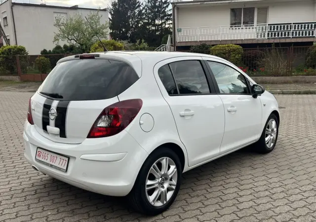 OPEL Corsa 1.2 16V Edition 150