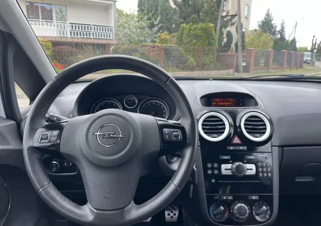 OPEL Corsa 1.2 16V Edition 150