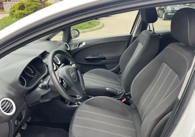 OPEL Corsa 1.2 16V Edition 150