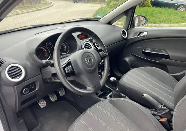 OPEL Corsa 1.2 16V Edition 150