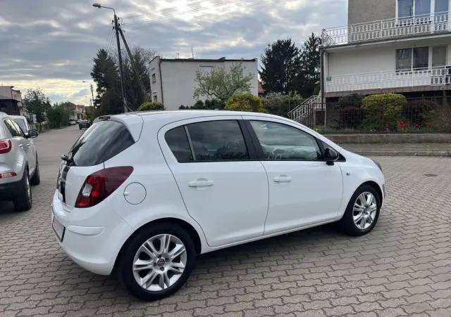 OPEL Corsa 1.2 16V Edition 150
