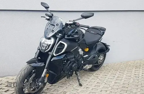 DUCATI Diavel 