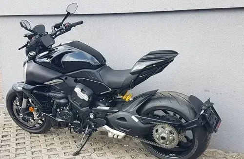 DUCATI Diavel 