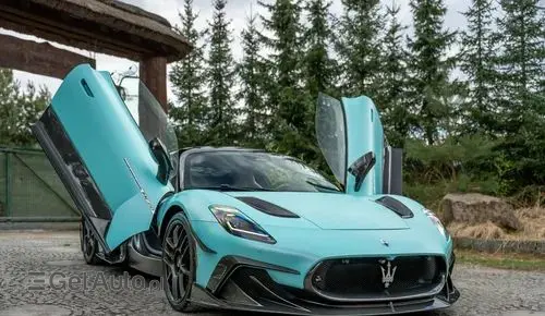 MASERATI MC20 