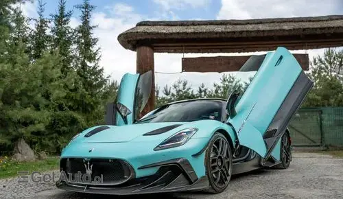 MASERATI MC20 