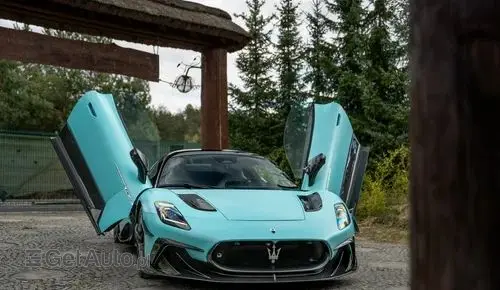 MASERATI MC20 