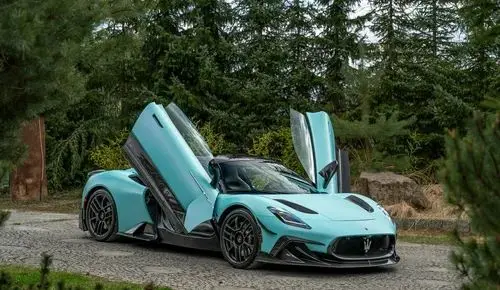 MASERATI MC20 