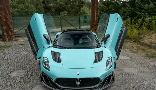 MASERATI MC20 