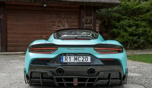 MASERATI MC20 