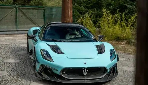 MASERATI MC20 