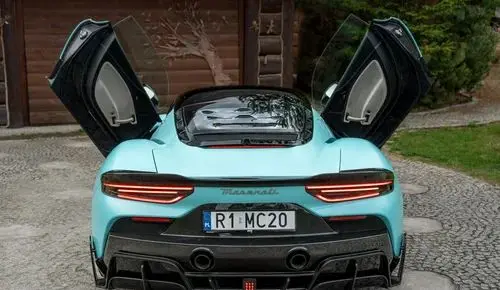 MASERATI MC20 