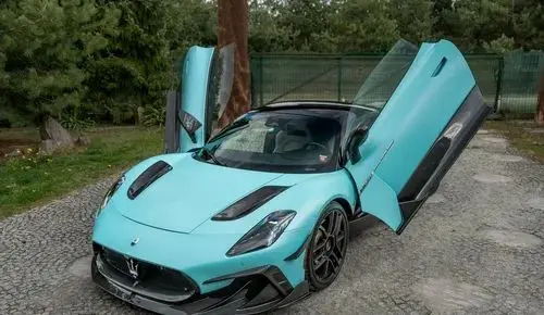 MASERATI MC20 