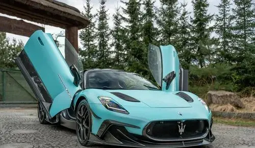 MASERATI MC20 