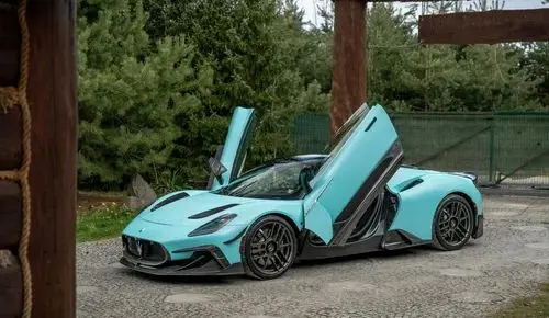 MASERATI MC20 