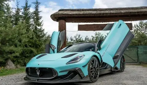 MASERATI MC20 