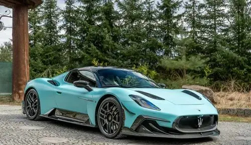 MASERATI MC20 
