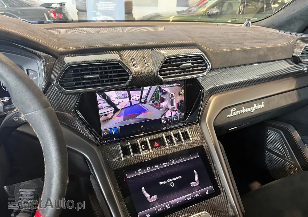 LAMBORGHINI Urus 