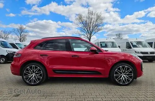 PORSCHE Macan 