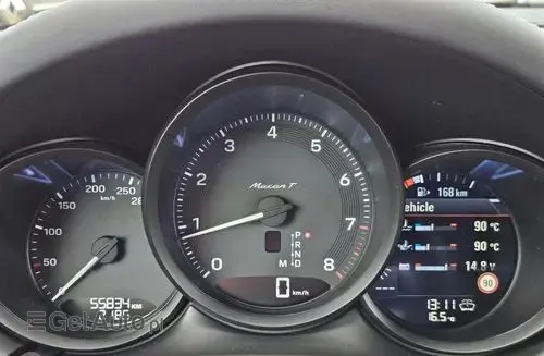 PORSCHE Macan 