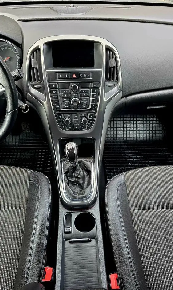 OPEL Astra 1.6 Turbo Innovation