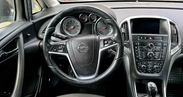 OPEL Astra 1.6 Turbo Innovation