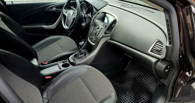 OPEL Astra 1.6 Turbo Innovation