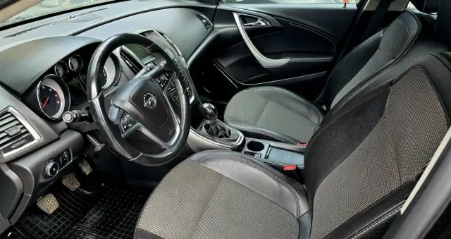 OPEL Astra 1.6 Turbo Innovation