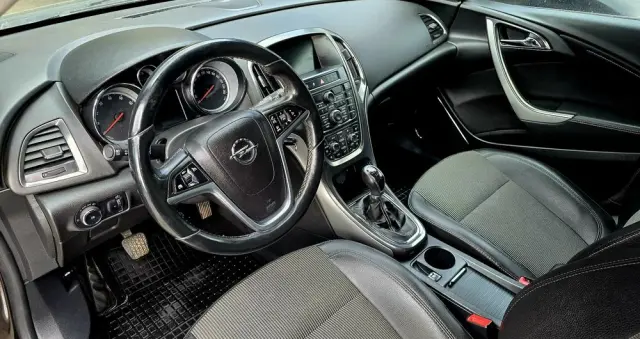 OPEL Astra 1.6 Turbo Innovation