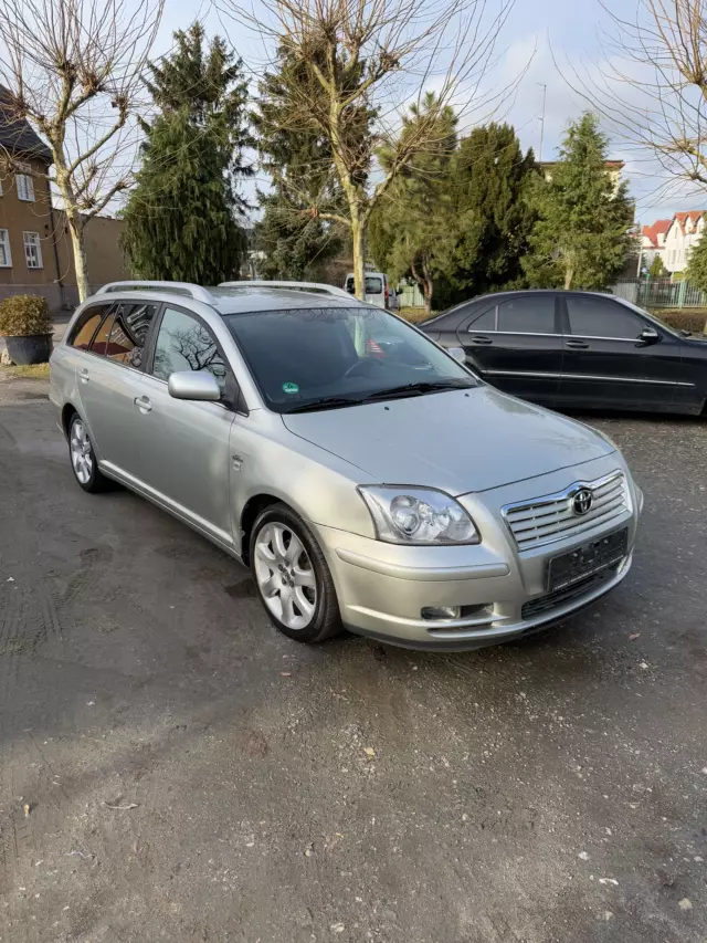 TOYOTA Avensis 