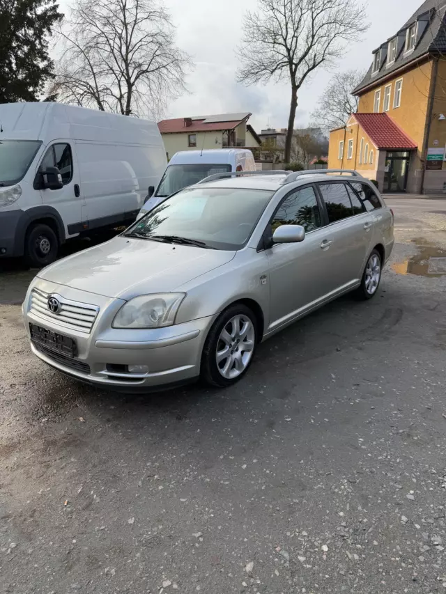 TOYOTA Avensis 