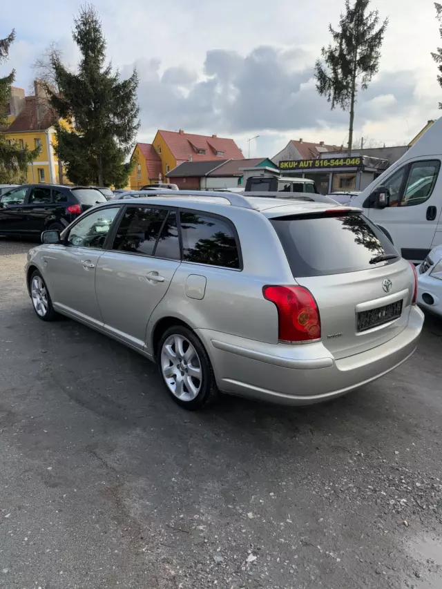 TOYOTA Avensis 
