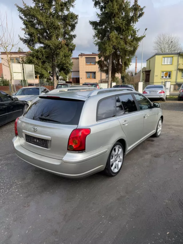 TOYOTA Avensis 