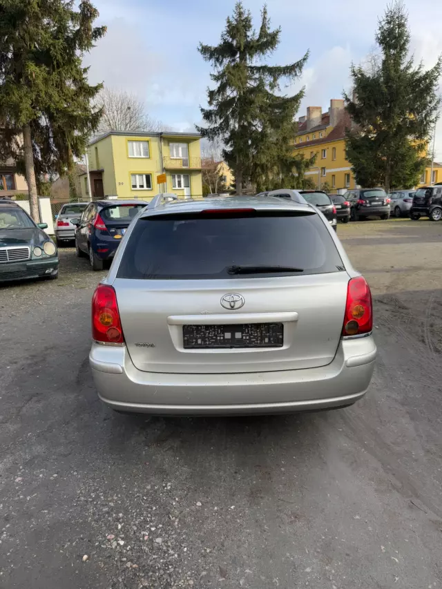 TOYOTA Avensis 