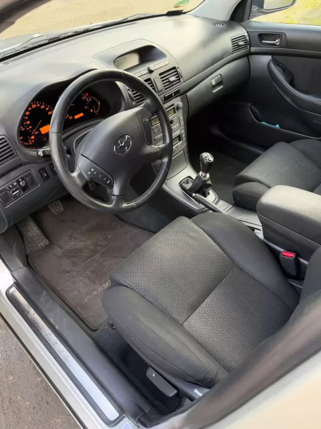 TOYOTA Avensis 