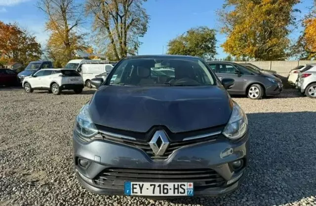 RENAULT Clio 