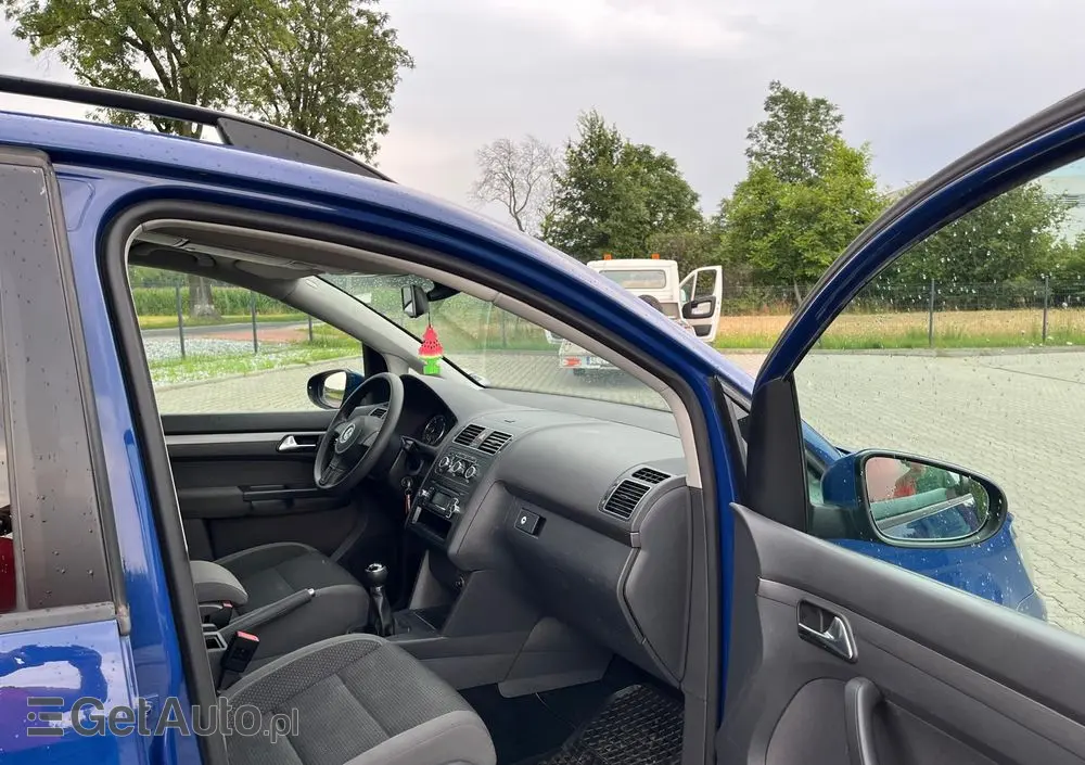 VOLKSWAGEN Touran 