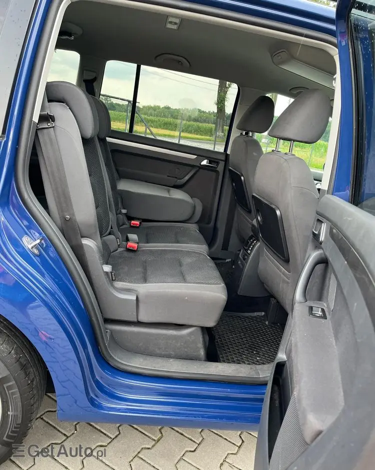 VOLKSWAGEN Touran 