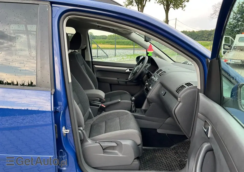 VOLKSWAGEN Touran 