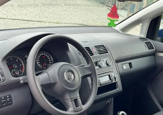 VOLKSWAGEN Touran 