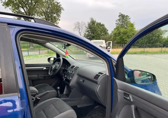 VOLKSWAGEN Touran 