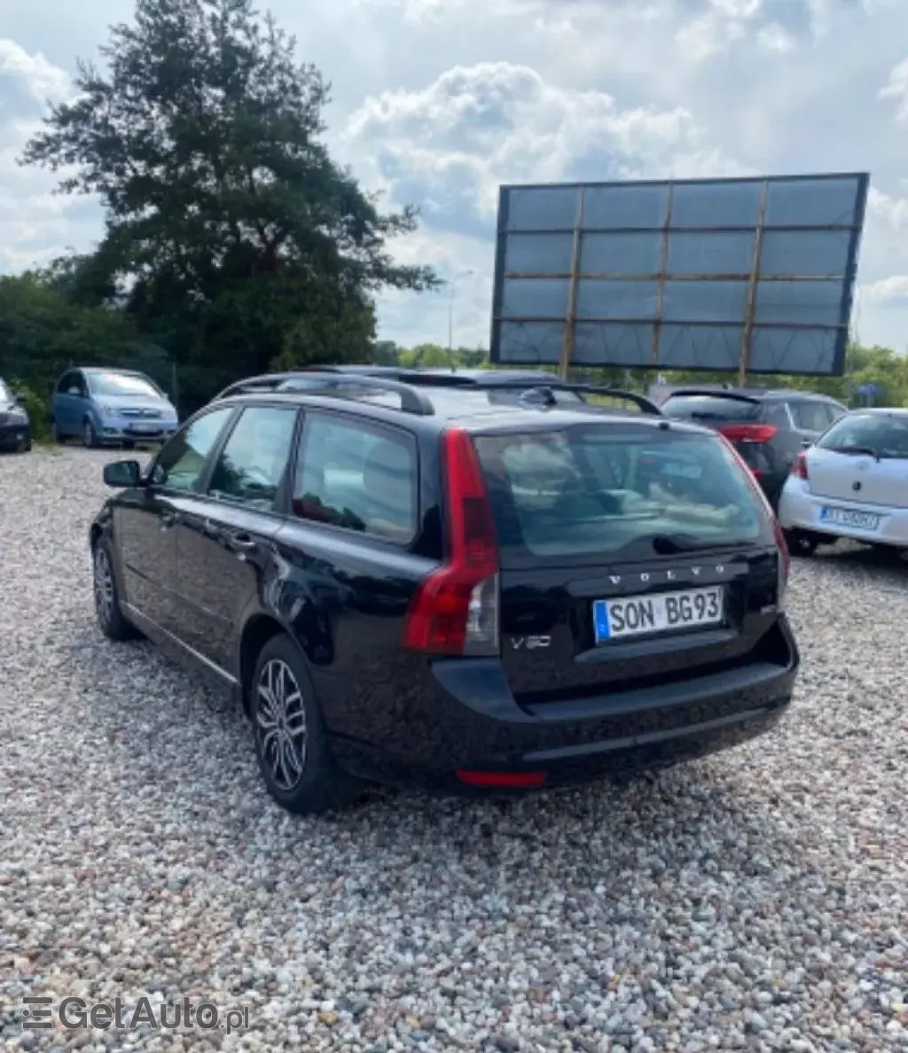 VOLVO V50 